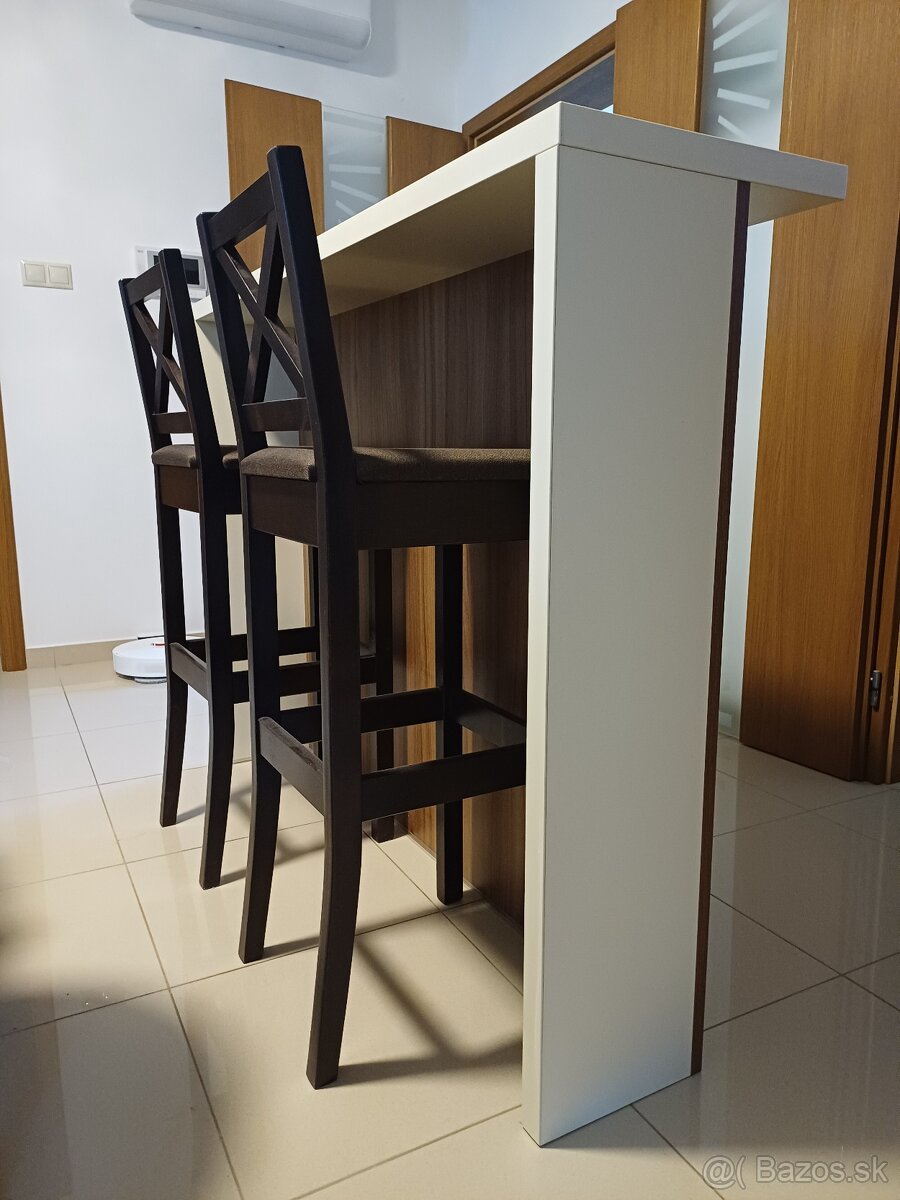 Barove stolicky s barovym pultom - 6