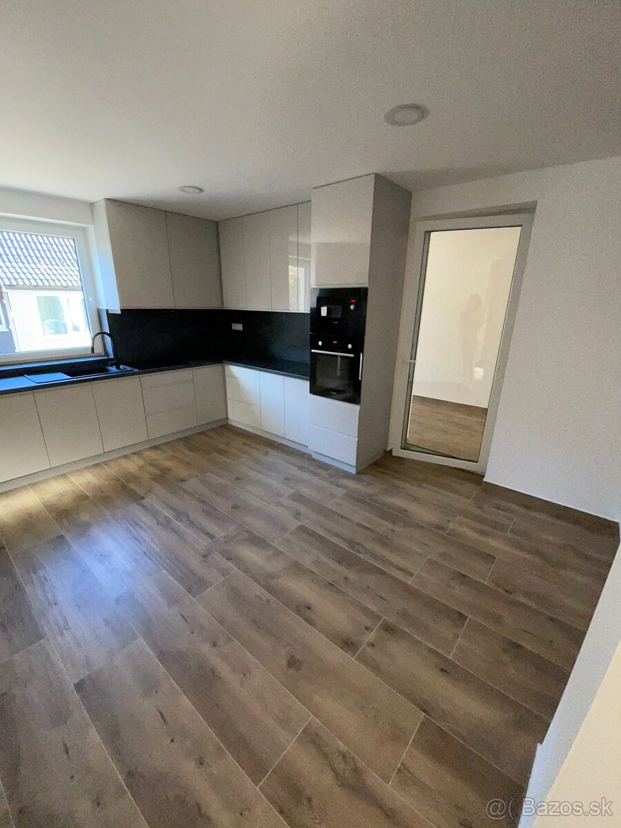 Predám rodinný dom v Počarovej - 6