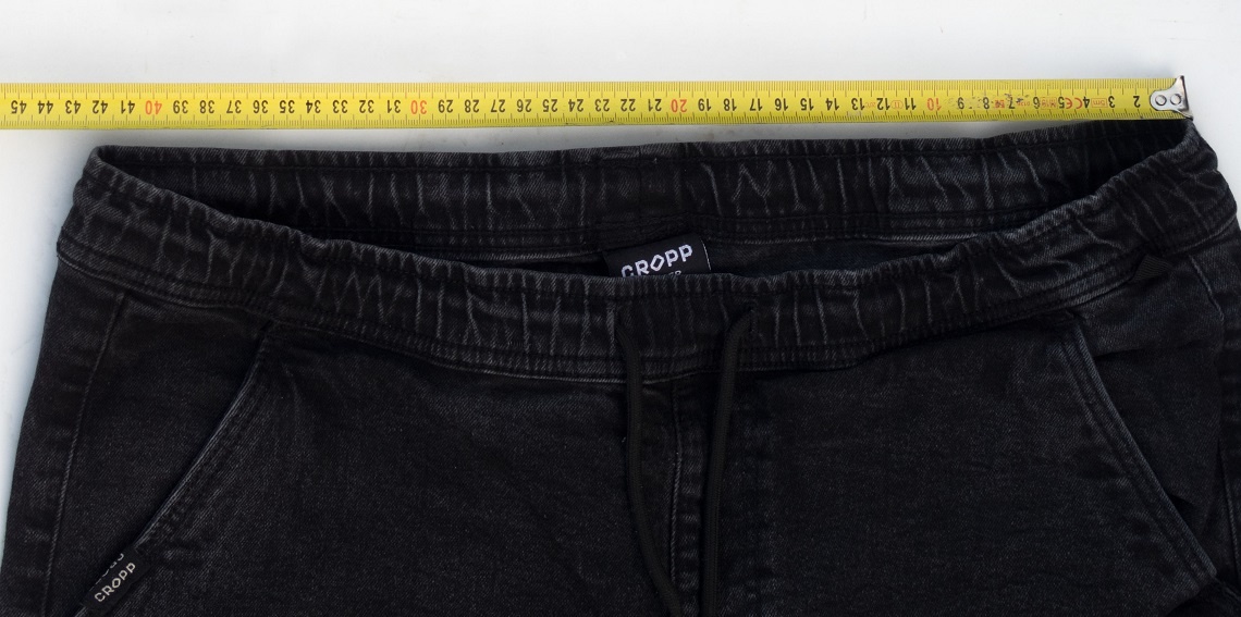 Čierne cargo nohavice Cropp č.34 - 6