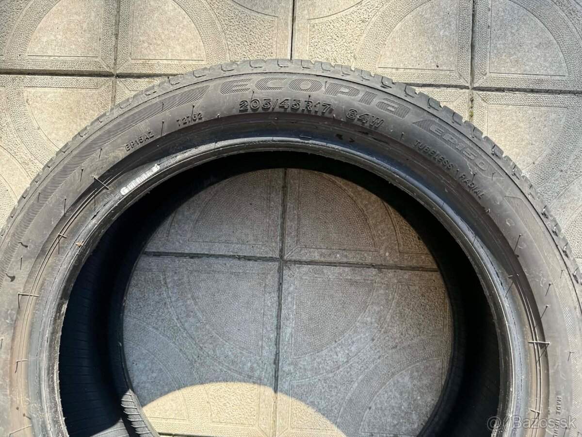 Bridgestone 205/45/ R17 - 6