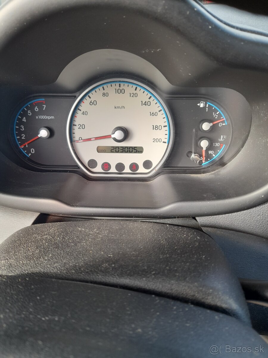 Hyundai i10 1,1 49kw benzín - 6