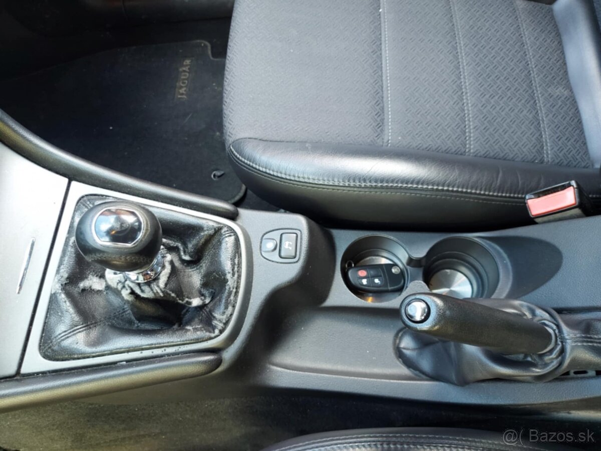 Jaguar X-type 2,5i 143,5kw kód : XB - 6