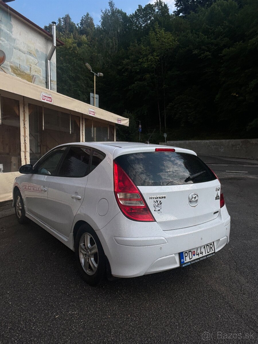 Hyundai i30 1.6 CRDi 66kw M/6 - 6