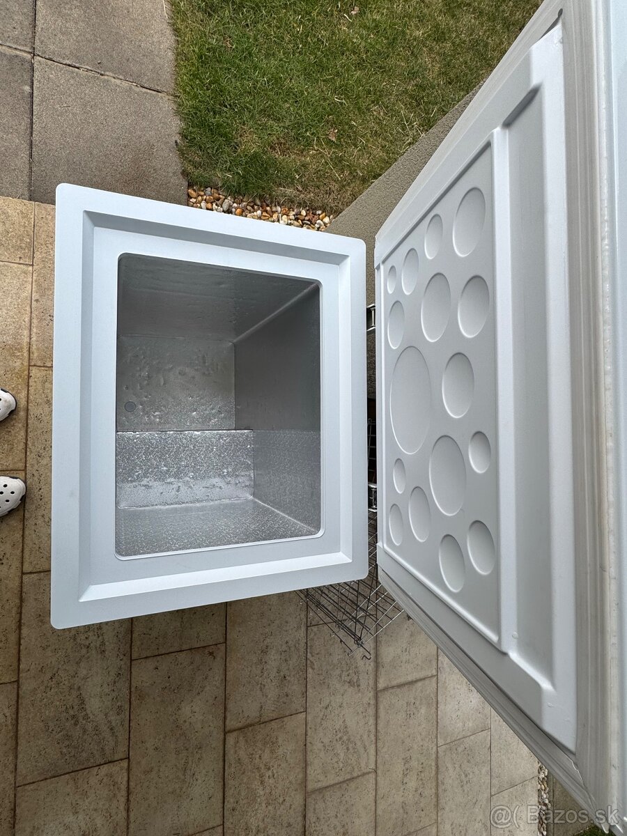 Predam mraznicku Candy CHAE 1024W 105L. - 6