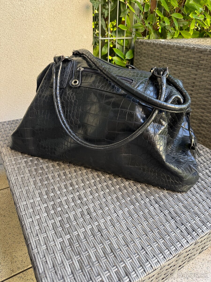 Lakovaná dámska taška Bueno - 6