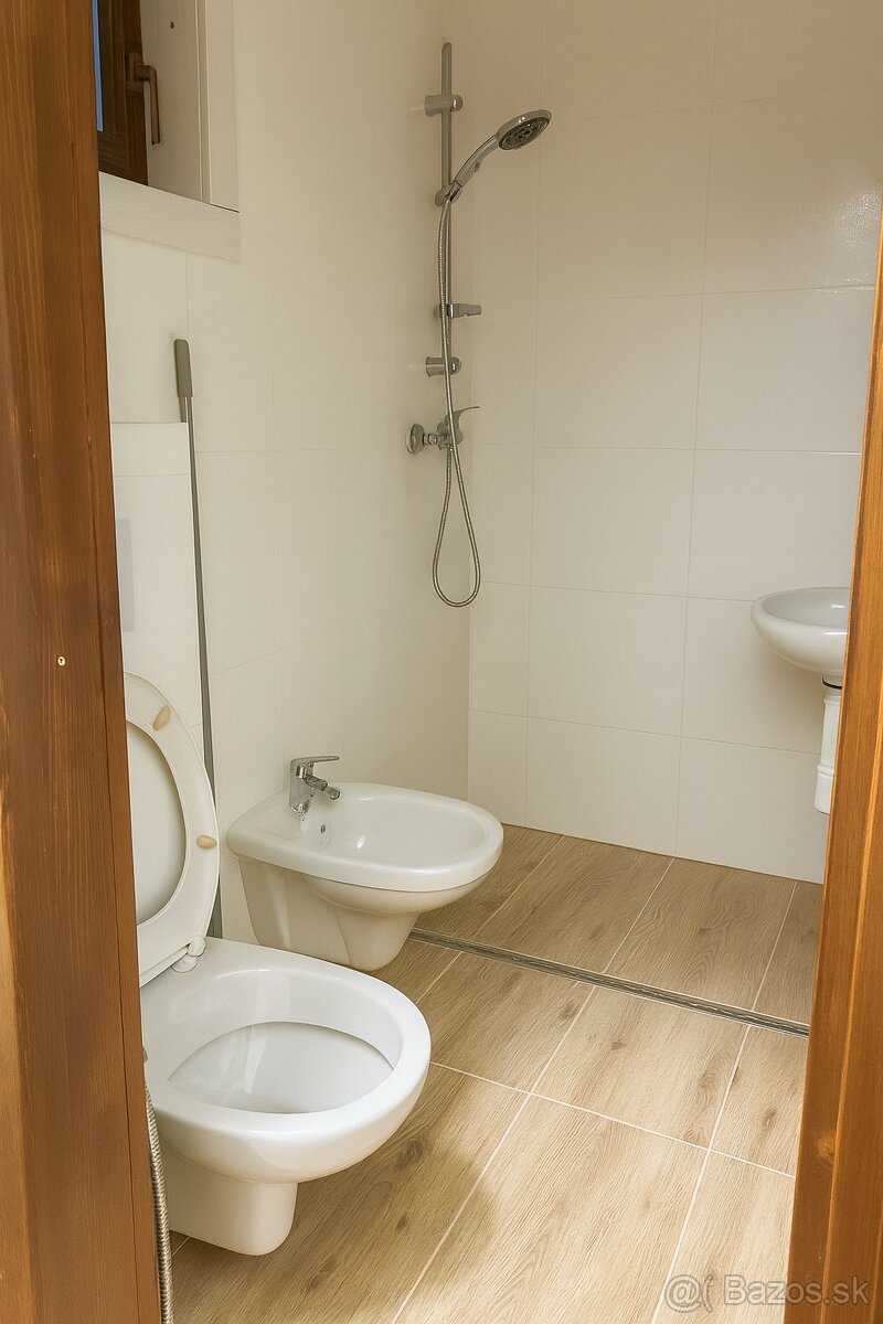 4i DOM+DOM PRE HOSTÍ NA JEDNOM POZEMKU - 6