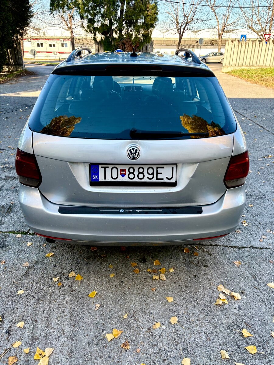 Volkswagen Golf - 6