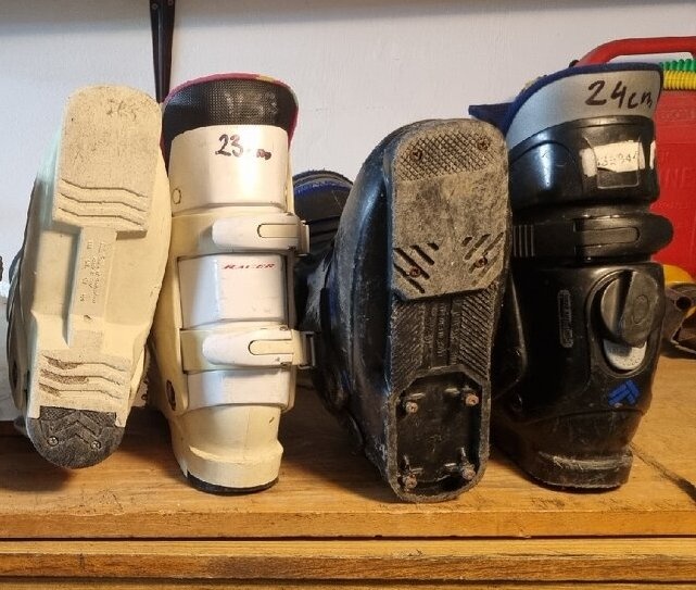 Lyže 150cm a lyžiarky 23cm a 24cm - 6