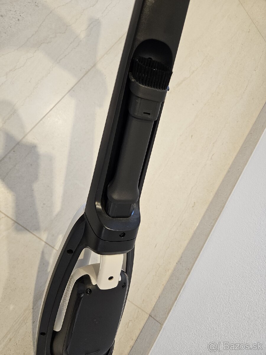Tyčový vysávač Electrolux ES31CB18SH - 6