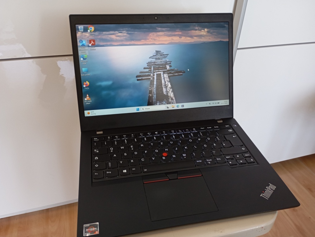 predám Lenovo Thinkpad L14 , AMD Ryzen 5 , 8gb ram , ssd - 6
