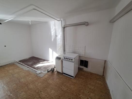 ZĽAVA Na predaj 3-izbový rodinný dom v centre Komárna LRo- - 6