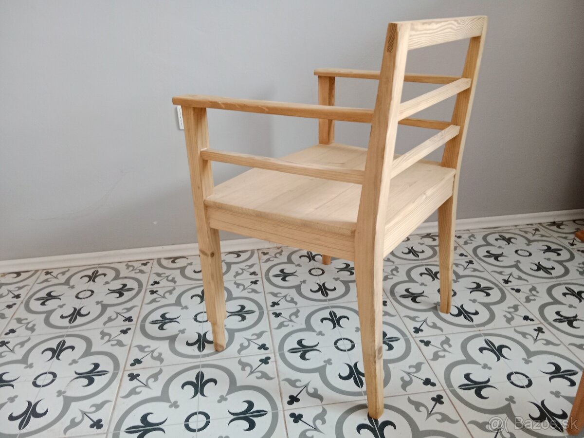 Staré křeslo, židle po renovaci - 6