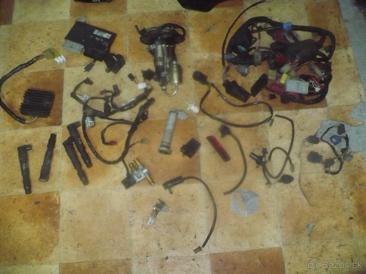 Honda CBR 954 rr/ SC50E/ r. 03- díly - 6