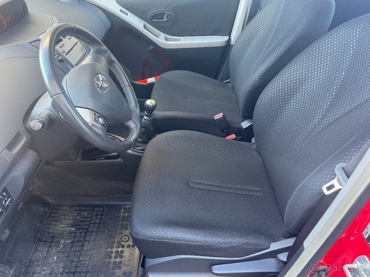 TOYOTA YARIS 1,3 benzín - 6