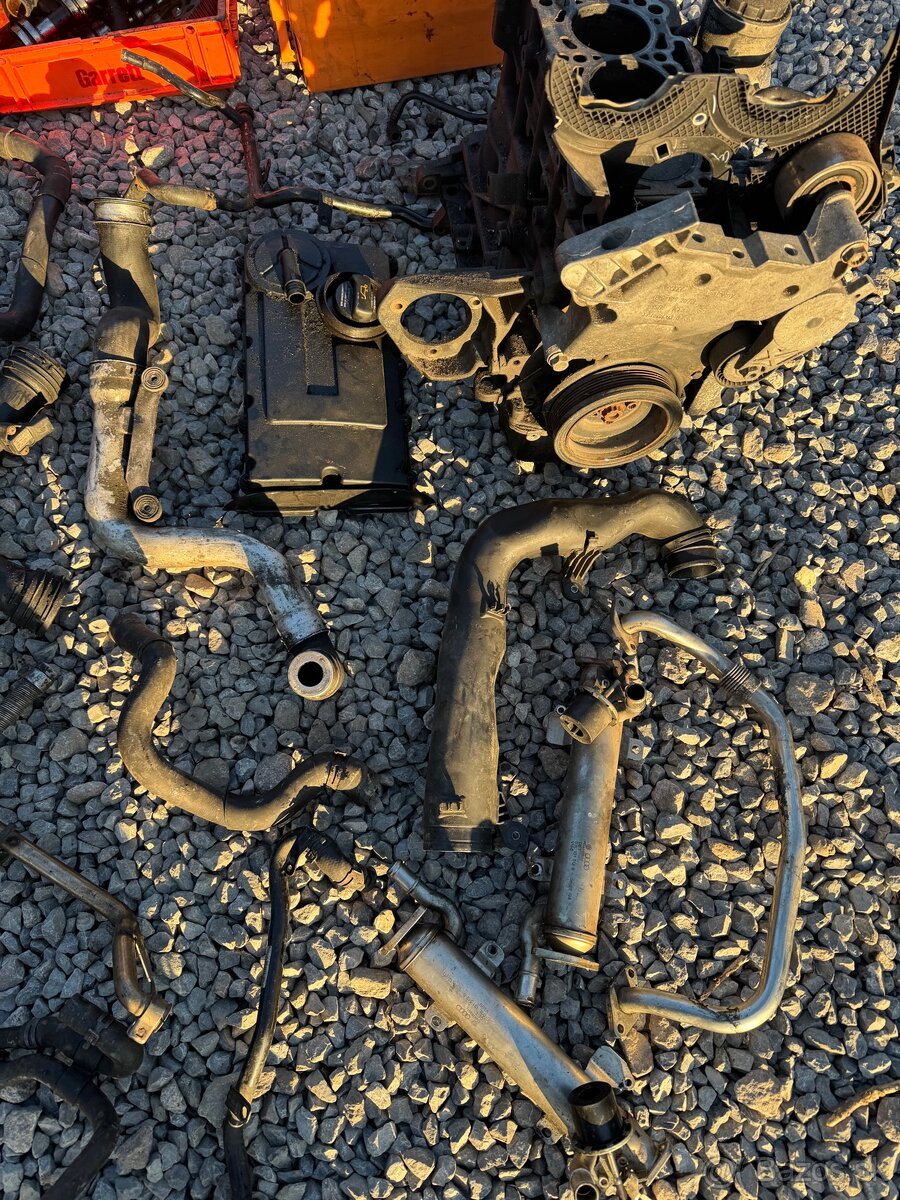 Rozpredám motor 2.0 TDI 103kw BKD - 6