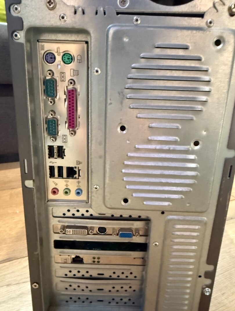 Stolový počítač s Windows XP – ideálny pre staršie programy - 6