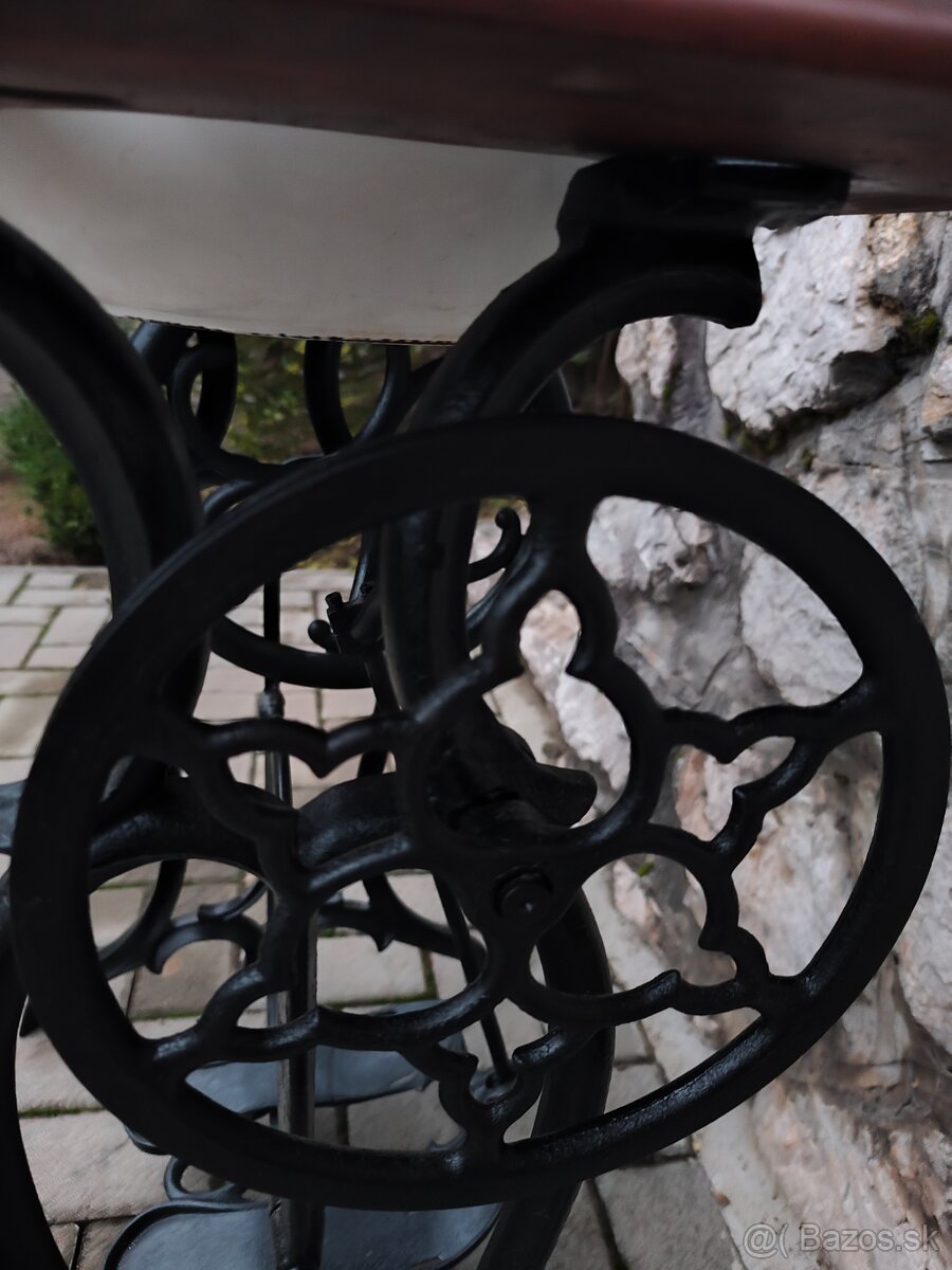 150 ročná konštrukcia šijací stroj F&R - 6