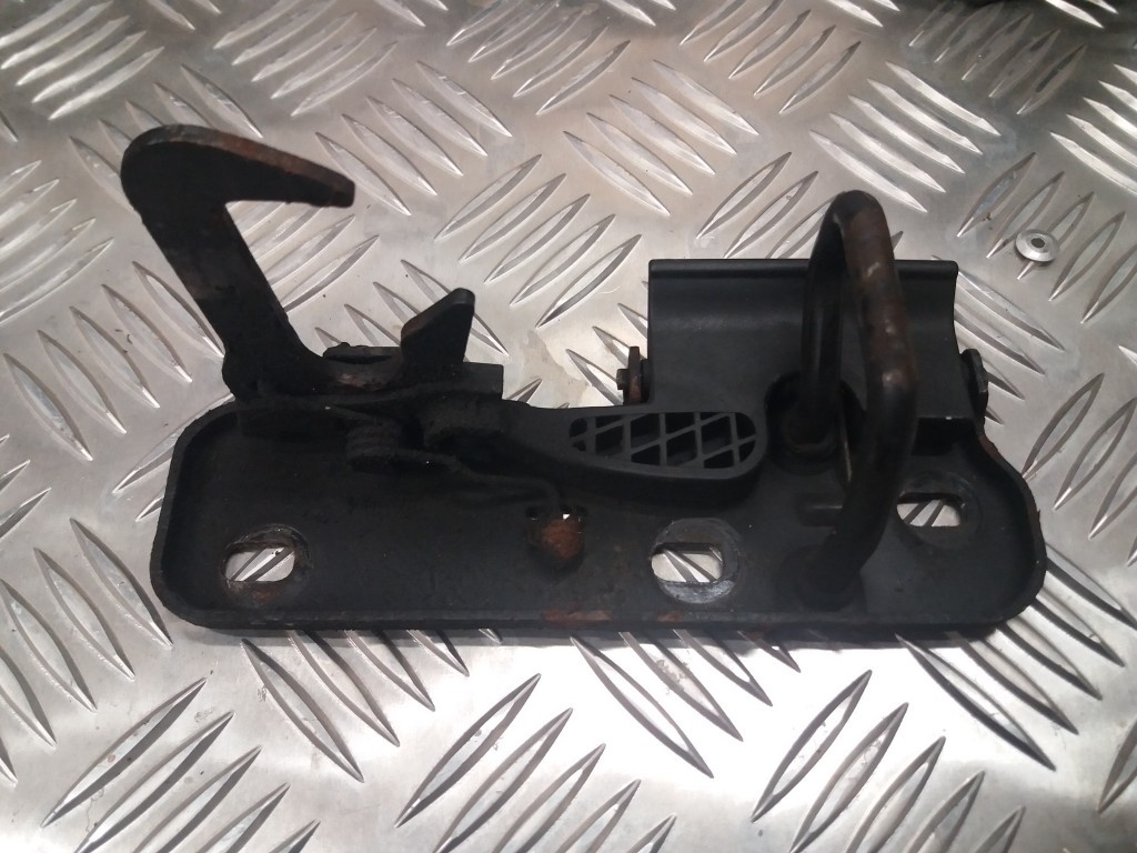 ZÁMKY DVERÍ - OCTAVIA 2, GOLF 5 - 6