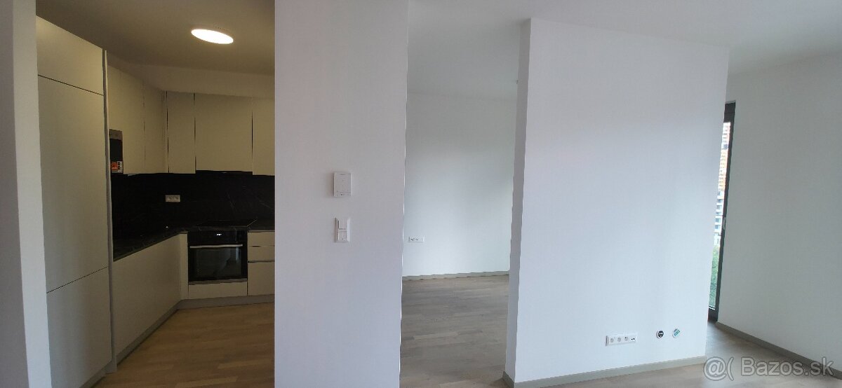 NA PREDAJ NOVÝ 2 IZBOVÝ BYT BRATISLAVA CENTRUM - 6