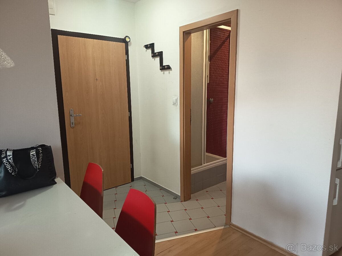 Predám 3- izbový byt Senec - 6