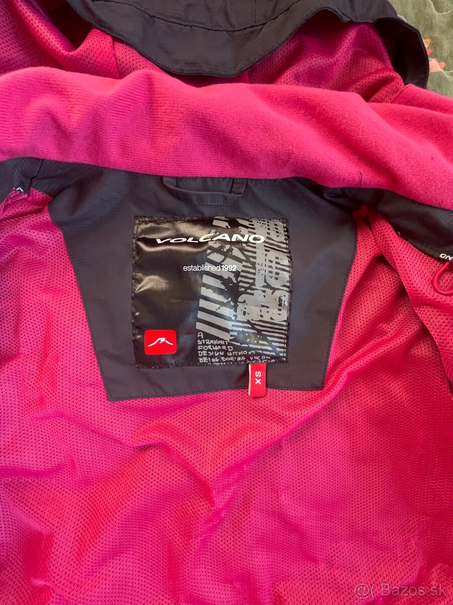 ľahká športová bunda zn. Volcano do nečasu, mesta aj na túru - 6