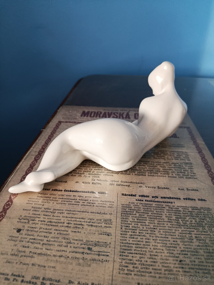 Čtenářka vyrobeno v Royal Dux - 6