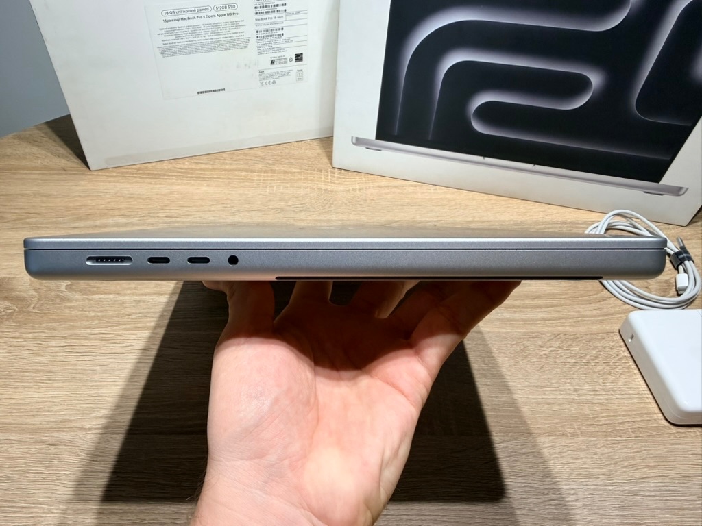 Apple MacBook Pro 16" M3 Pro 18GB / 512GB Strieborný - 6