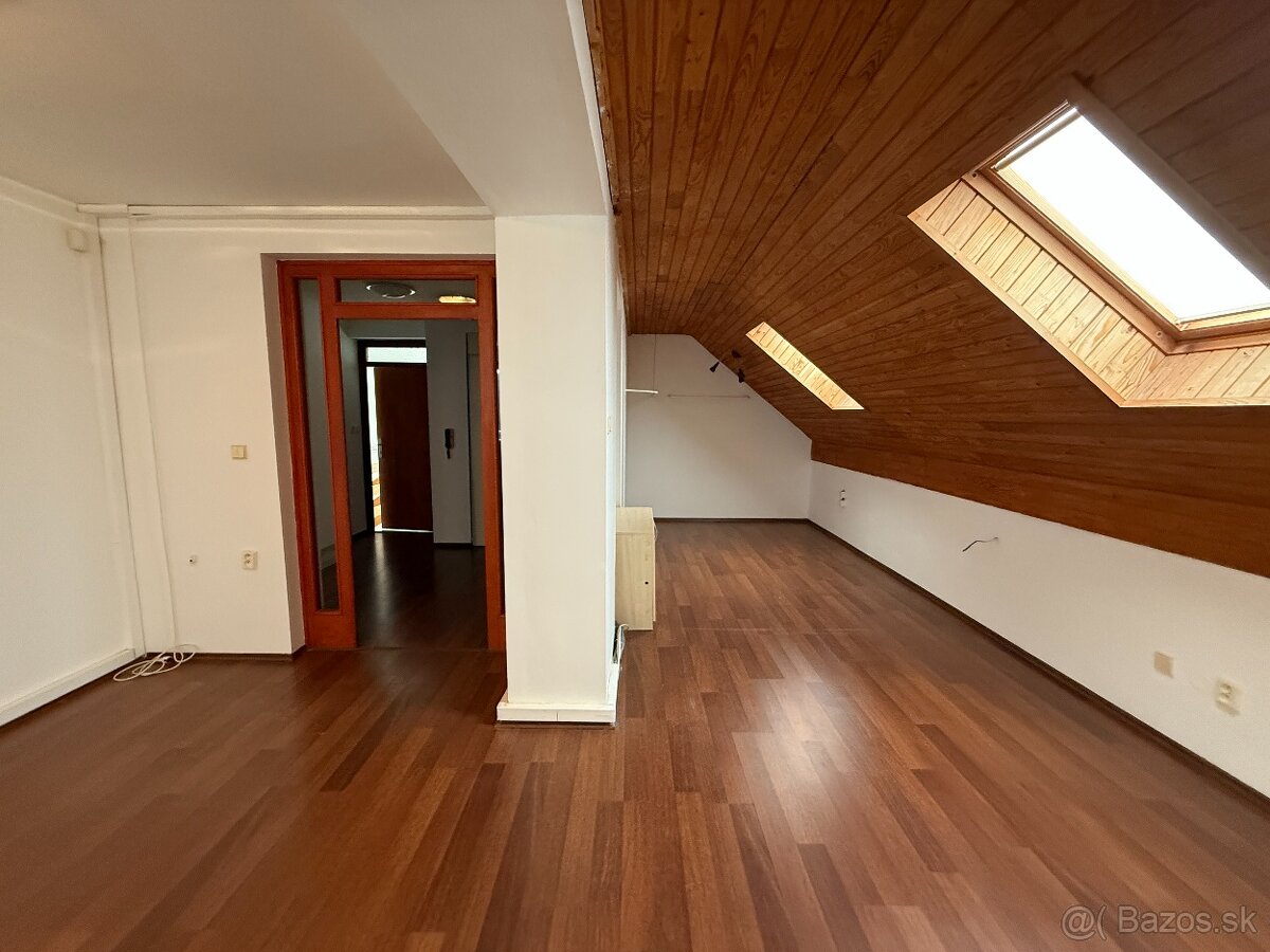 Dvojpodlažný dom vhodný na sídlo firmy, Staré Mesto - 6