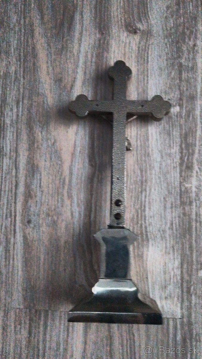 Starý menší kríž s Ježišom z kovu - 6