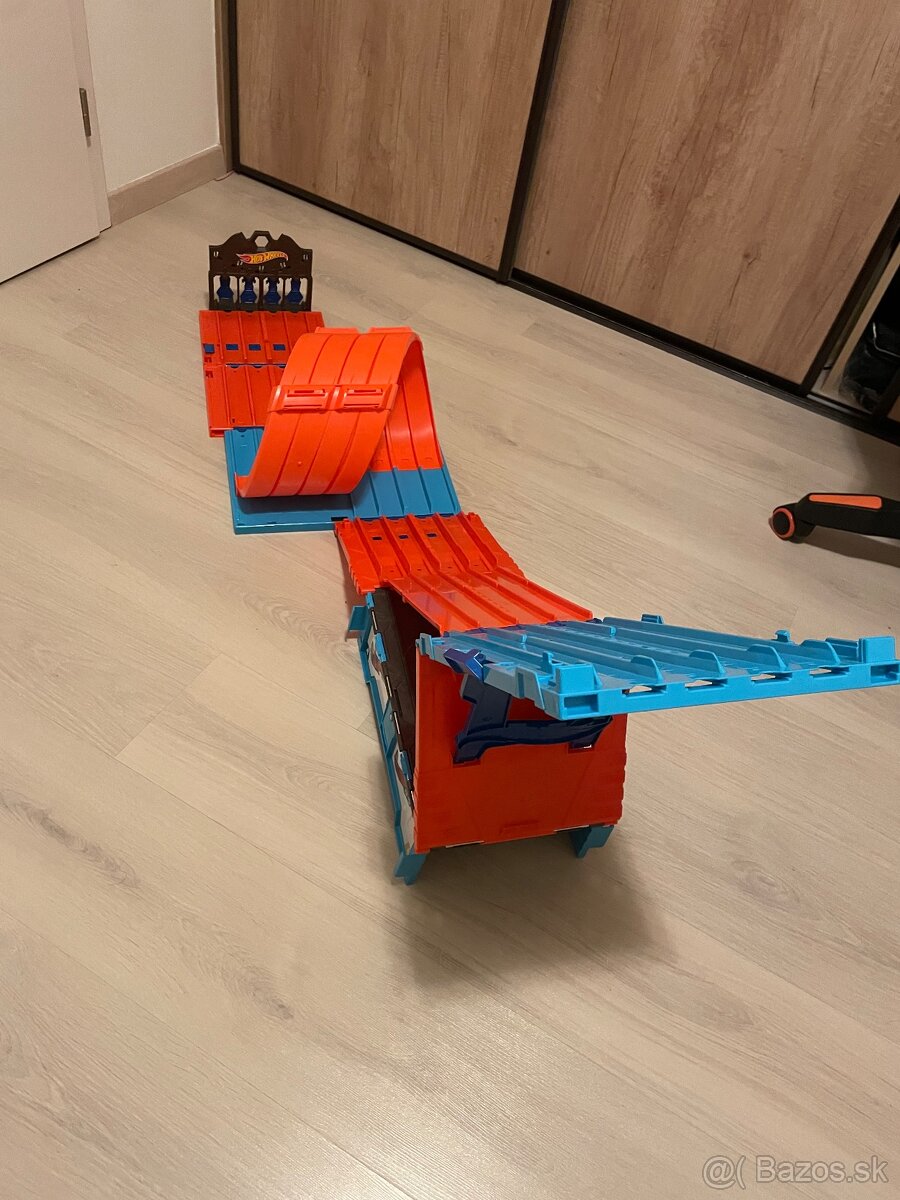 HOT WHEELS – Kompletný skladací set + autíčka - 6