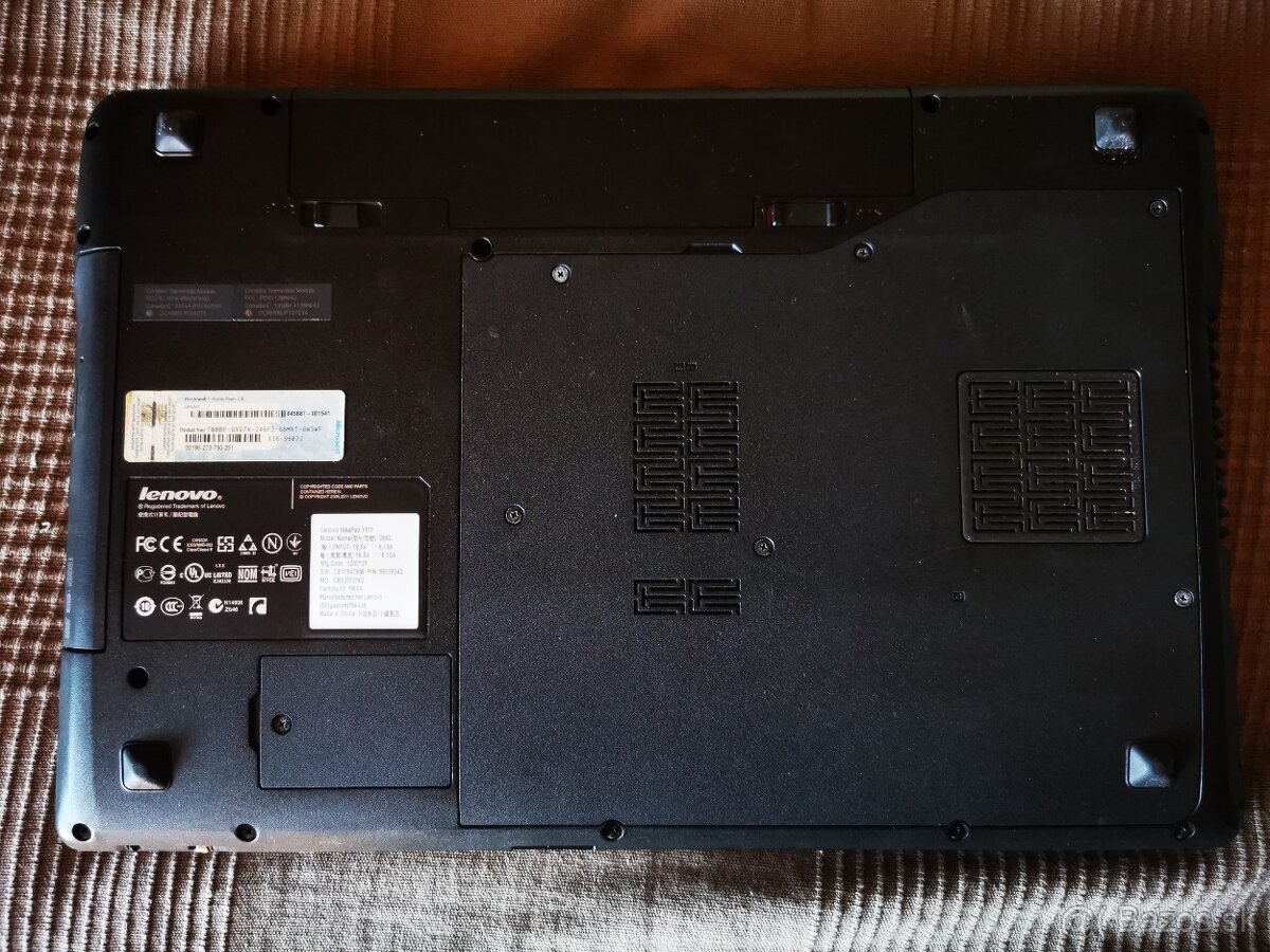 Lenovo IdeaPad Y570 - 6