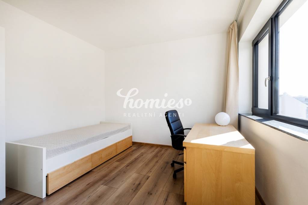 PRENÁJOM 3 izbový luxusný byt priamo v centre Nitry s parkov - 6