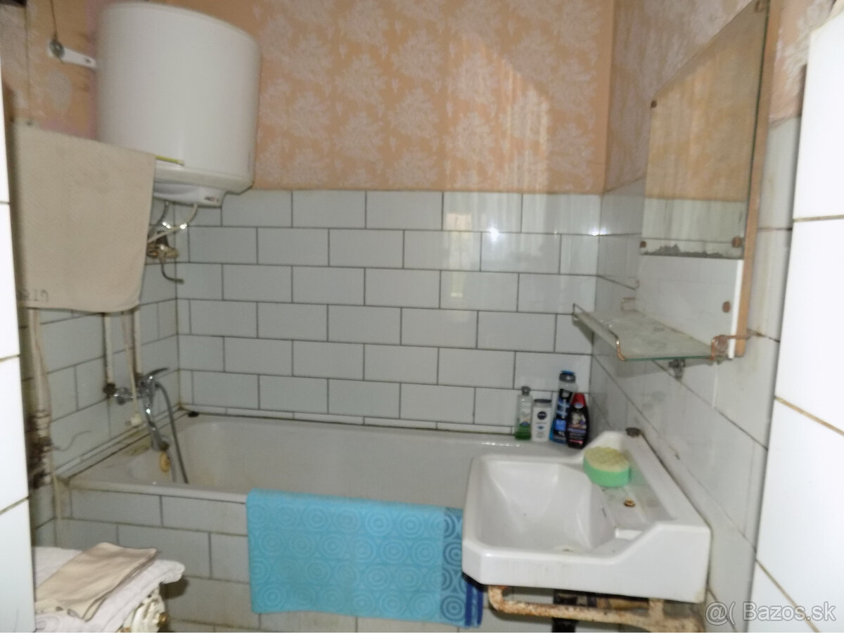 Tehlový 3 izb. dom v obľúbenej vinohradnickej obci Strekov p - 6