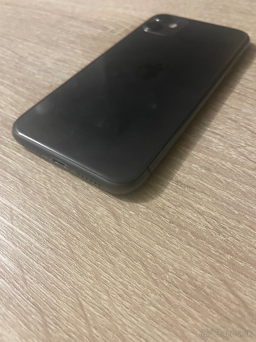 iPhone 11 / 64GB Black / Super stav - 6