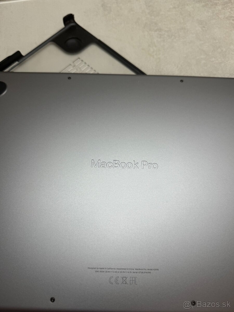 Macbook Pro M3 , 14 palcový - 6