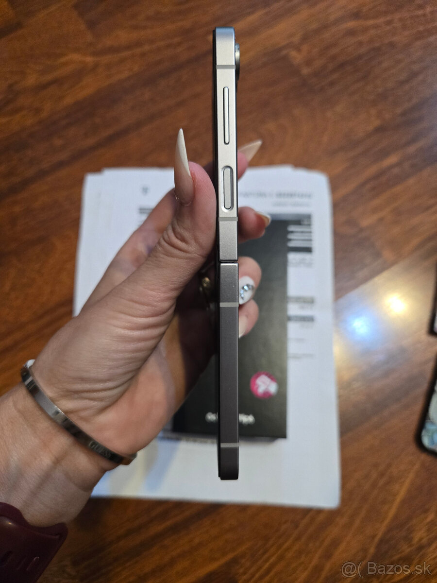 Samsung Z Flip 6 512GB - 6