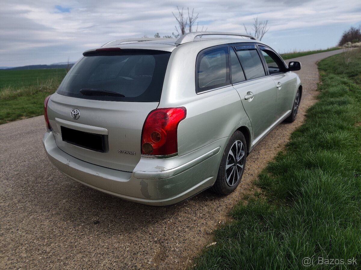 Toyota Avensis Combi 1.6 benzín - 6