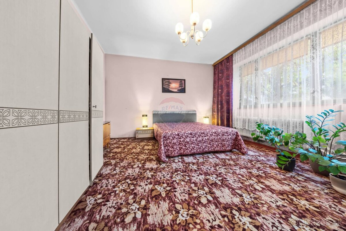 REMAX ponúka na predaj rodinný dom s dvomi bytovými jednotka - 6
