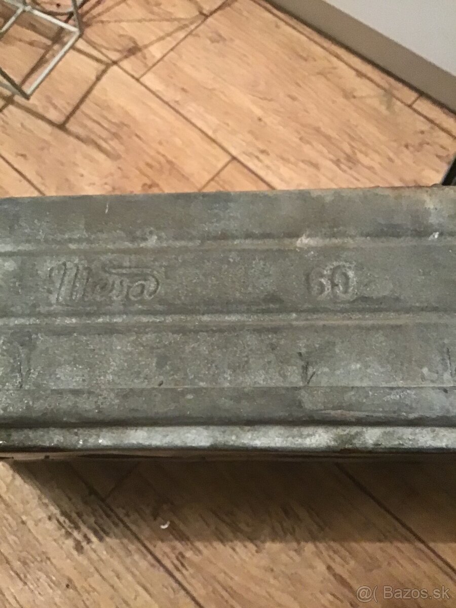 STARá KOVOVá PREPRAVKA MEVA - 6