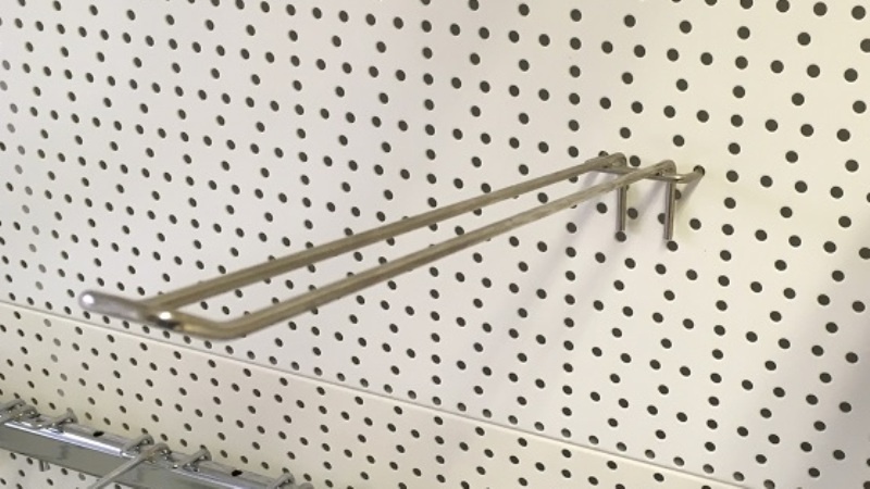 Háky na tovar a cenovkové lišty pre obchodné regály - 6