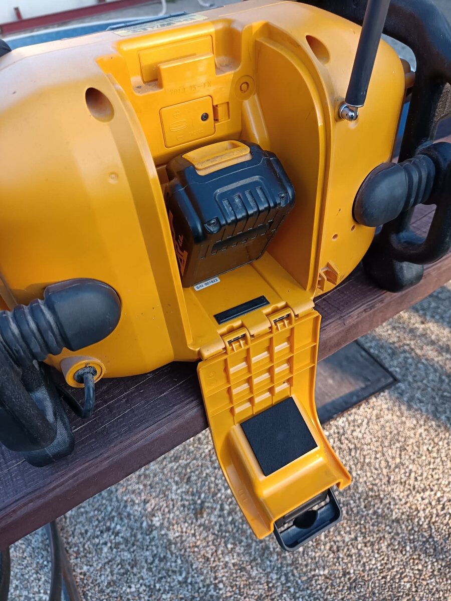Stavebné rádio DeWalt DCR016 - 6