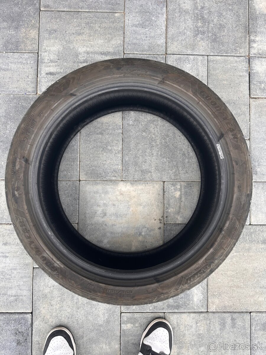 Goodyear 235/45 R19 - 6