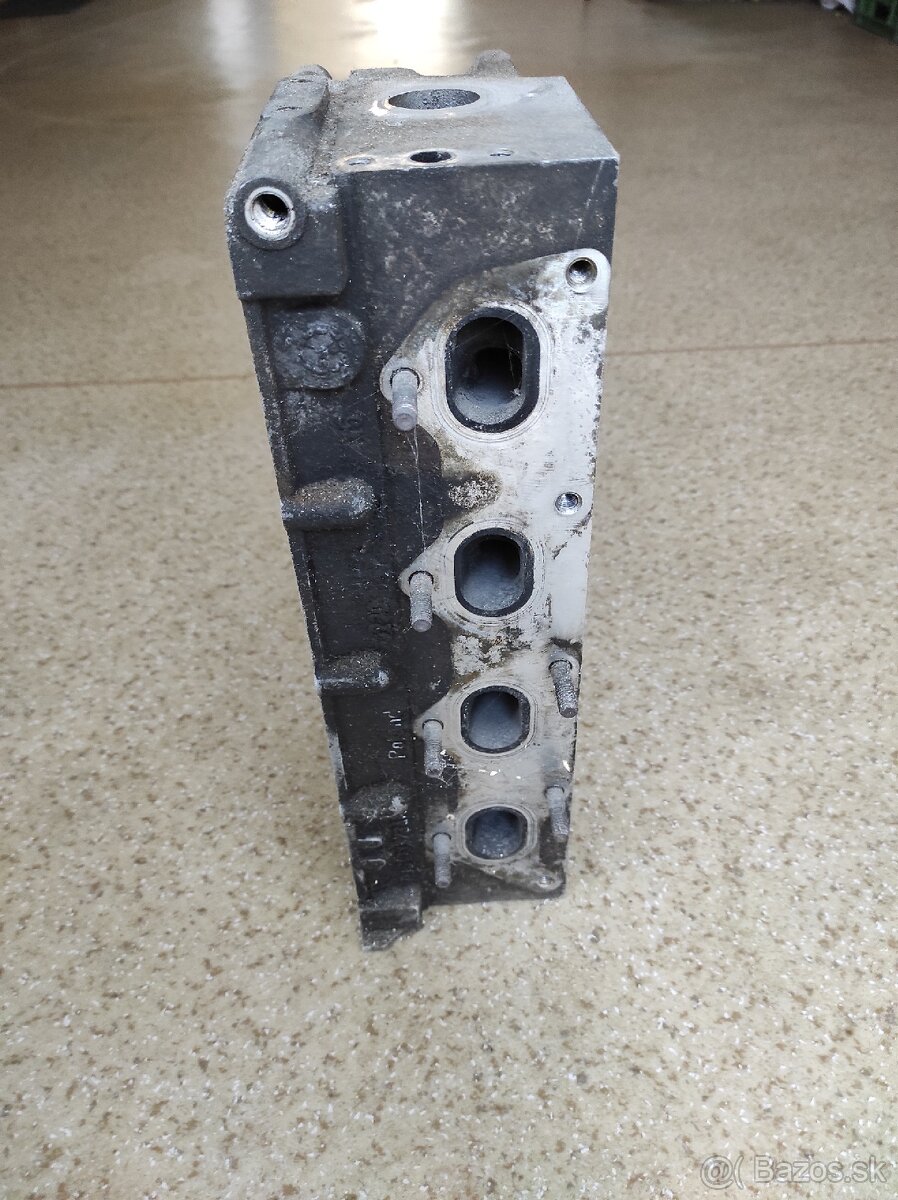 Hlava ventilov, blok motora - 6