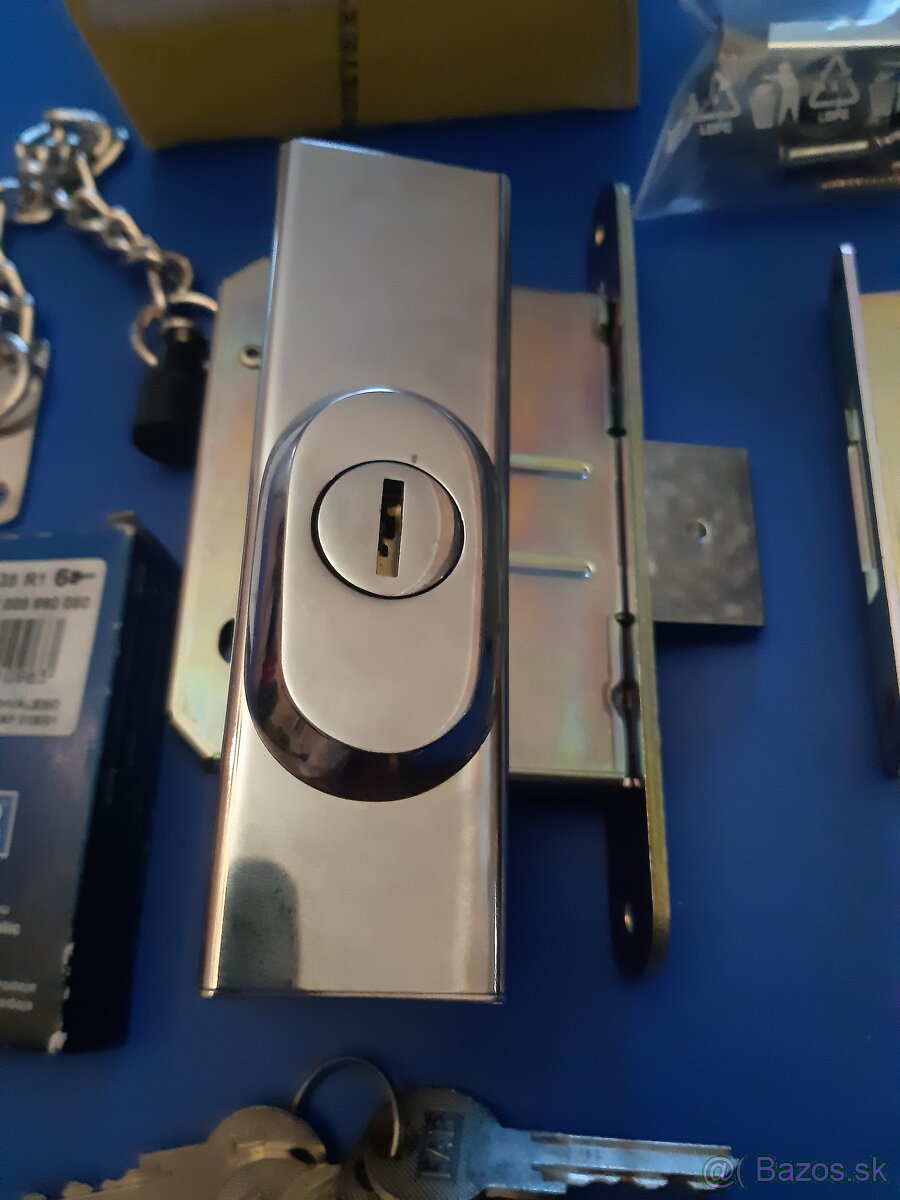 Kovanie na bezpečnostné dvere + vložka+zámok+retiazka - 6
