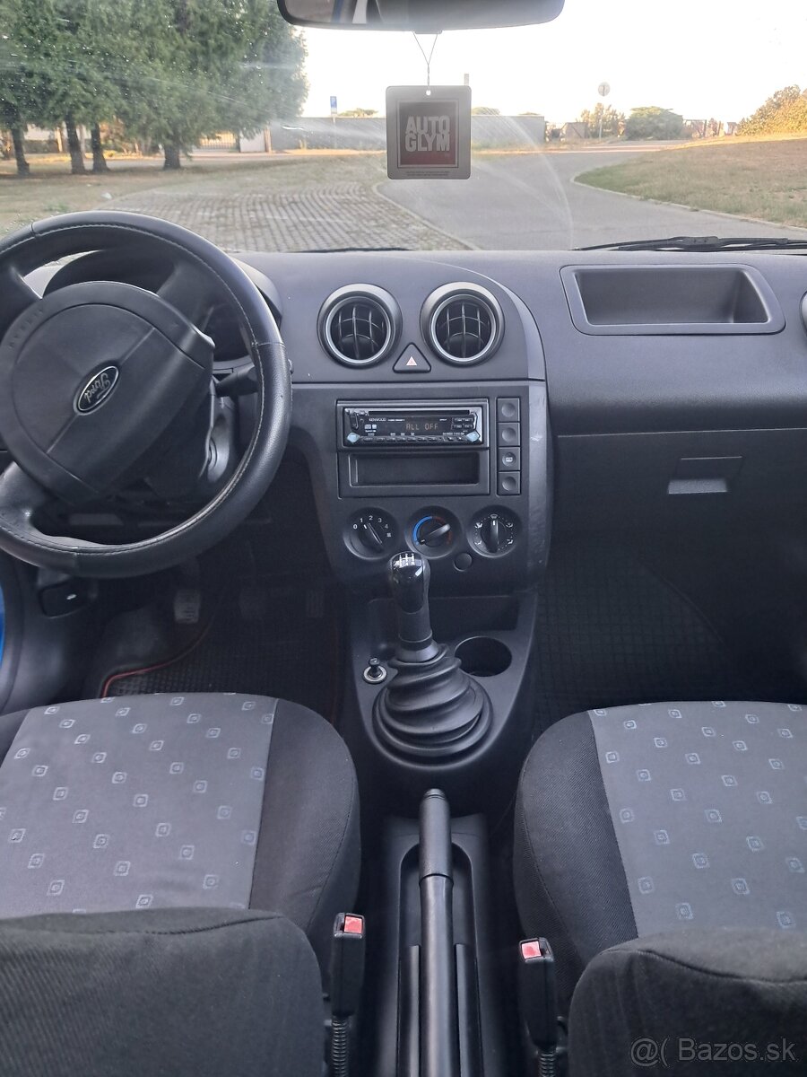 Ford Fiesta 1.3i Benzin 51kw - 6