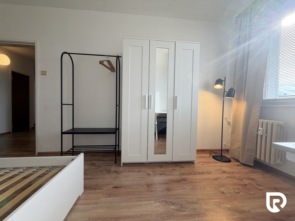 Priestranný 4‑izbový byt s balkónom v Dúbravke – foto 11