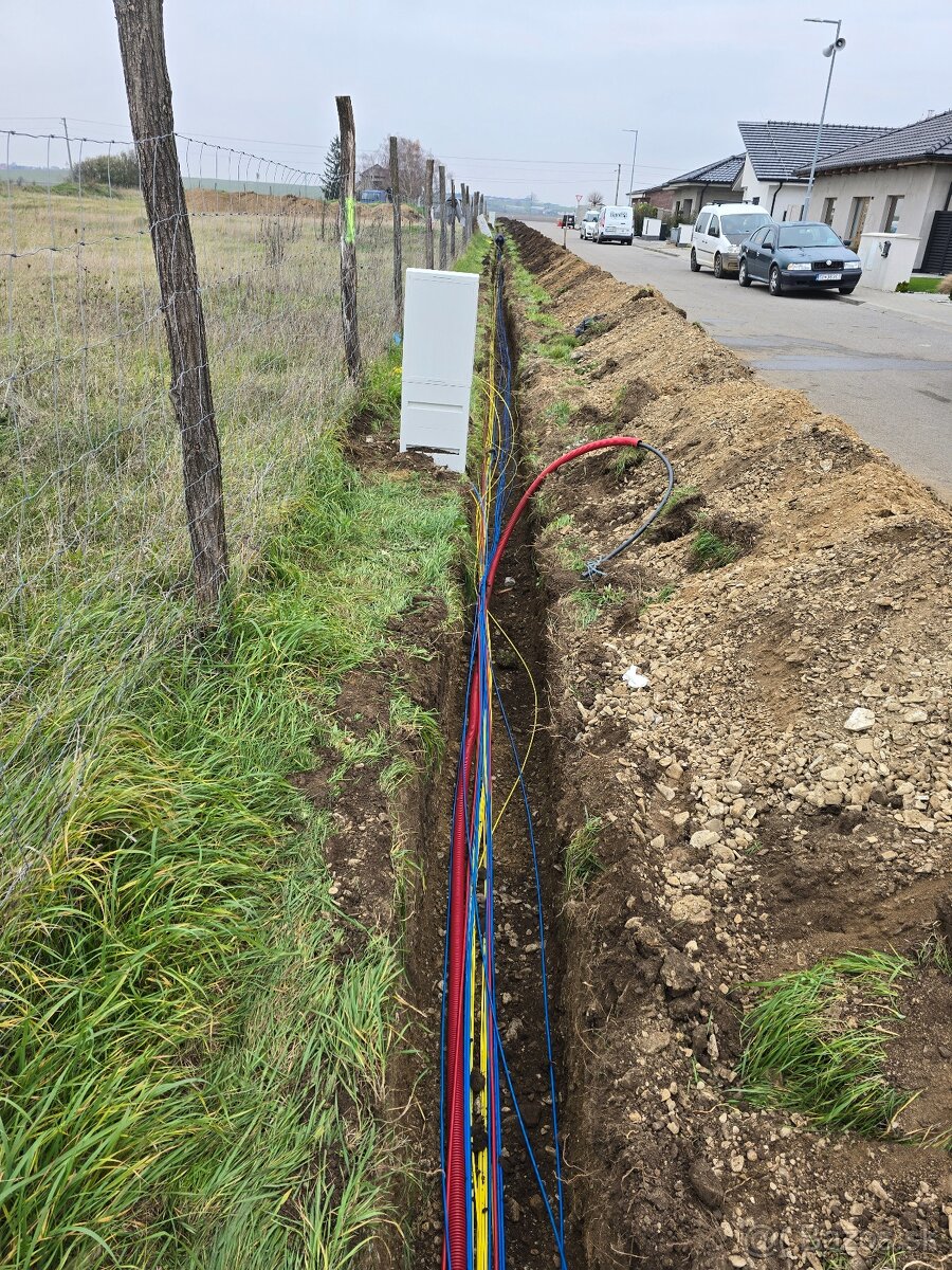 Stavebný pozemok 690 m², Vrádište s IS - 6