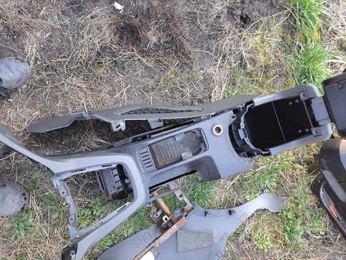 Predam Ford c-max Lakťová opierka Tunel stredový - 6