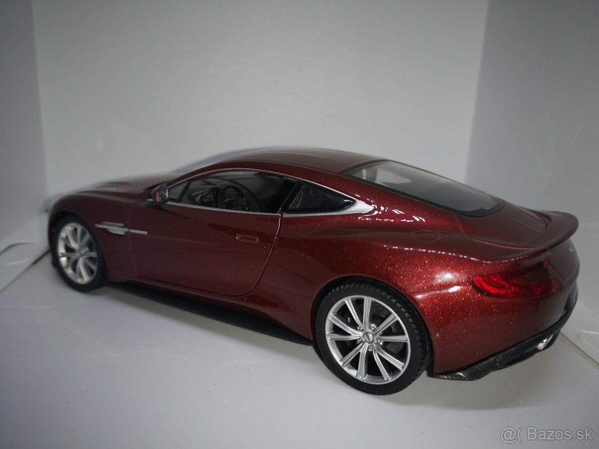 Predám zberateľský model Aston Martin Vanquish , 1:24 - 6