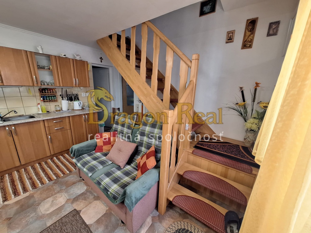 PREDAJ – Rodinný dom s garážou a altánkom – ČERVENÁ VODA - 6